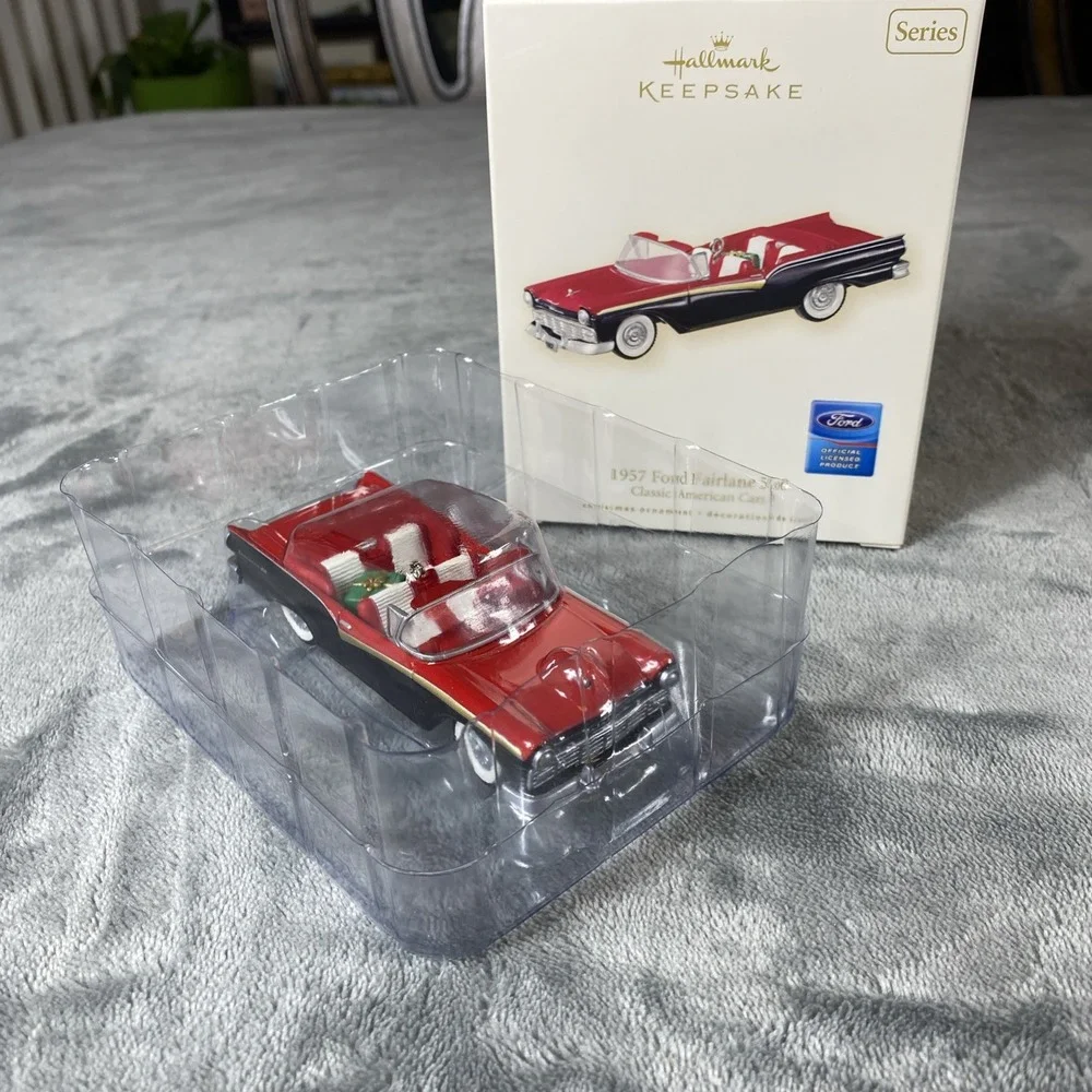 Hallmark 2007 Keepsake 1957 FORD FAIRLANE 500 Classic American Cars Ornament
